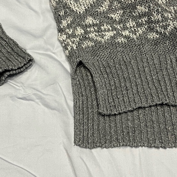 Hollister XS/S Oversized Grey Knit Sweater with Pattern - Picture 3 of 5
